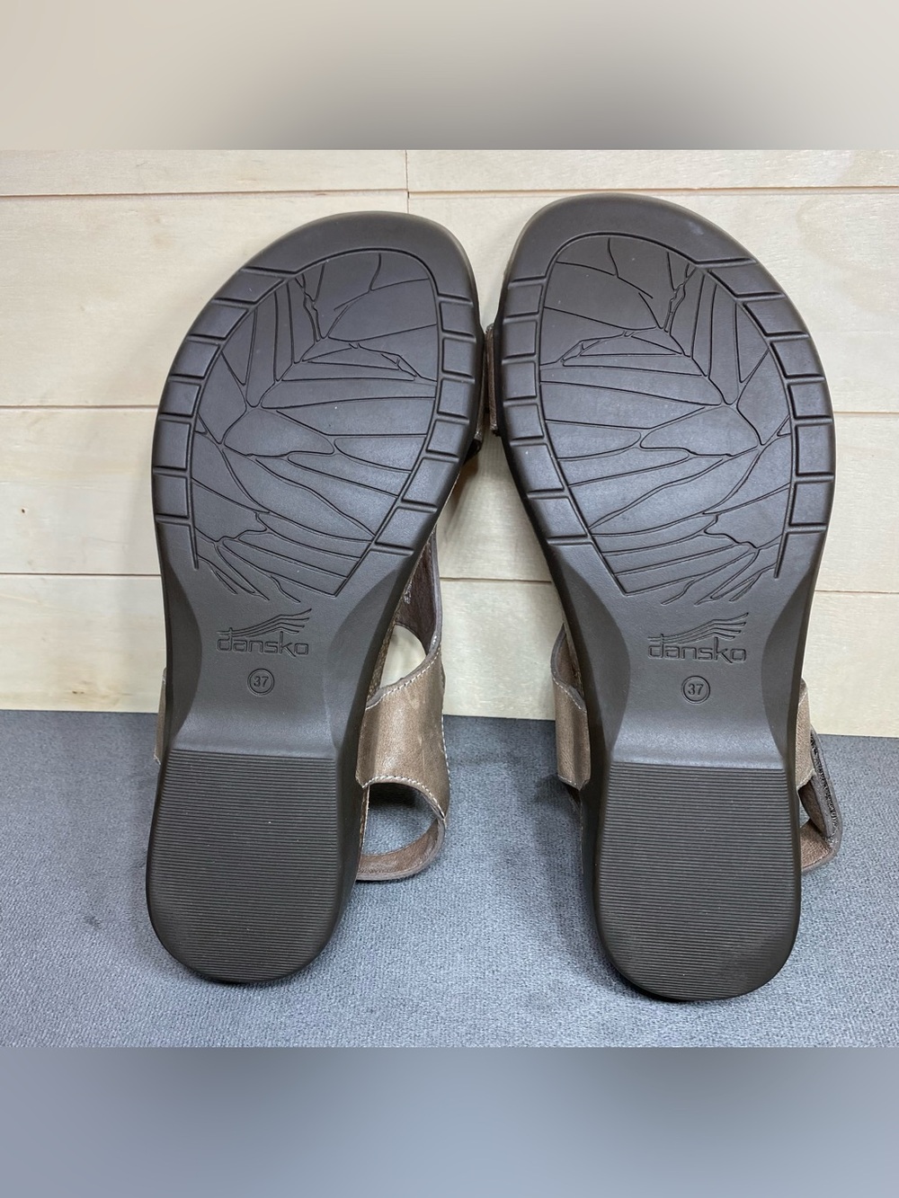 Dansko Reece Sandals Brown Leather Women's Size 7 Shoes EU37 Slingback - Picture 9 of 11